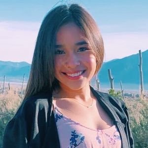 Meet your Posher, Cassandra